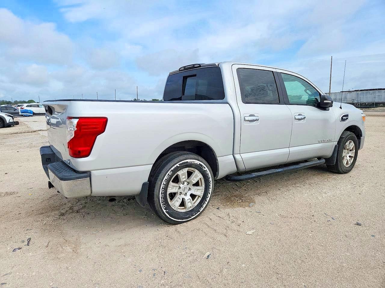 2017 Nissan Titan Sv - Фото 3