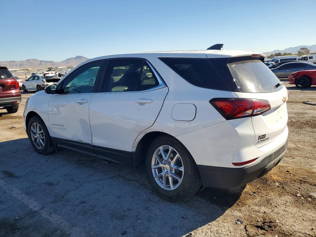 2023 Chevrolet Equinox Lt - Image 2