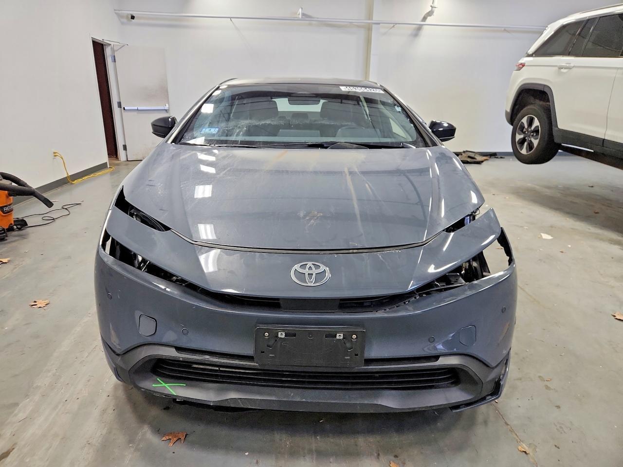 2025 Toyota Prius Le - Фото 5