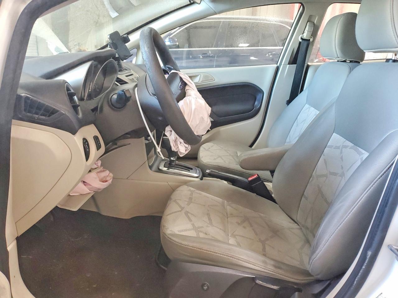 2013 Ford Fiesta Se - Фото 7