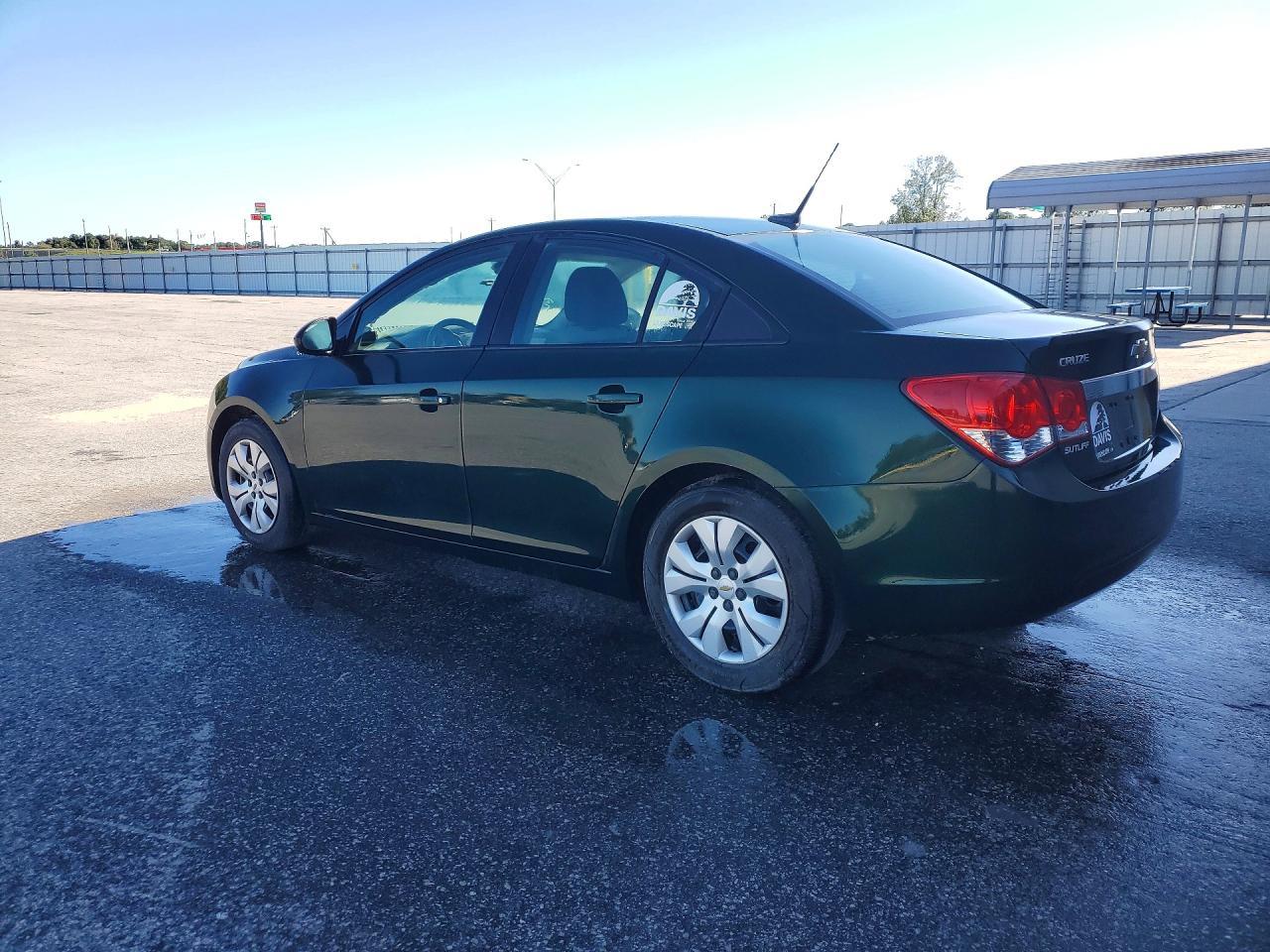 2014 Chevrolet Cruze Ls - Image 2
