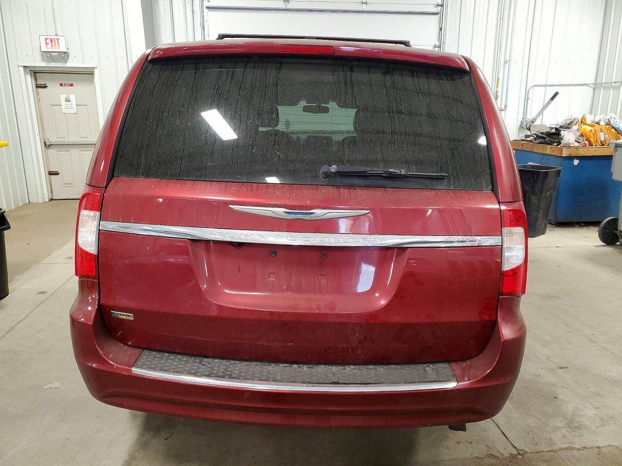 2014 Chrysler Town & Country Touring - Image 6