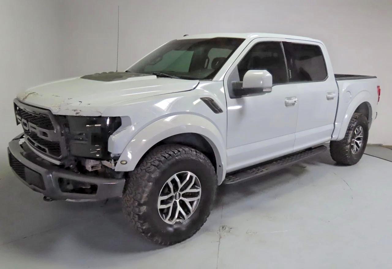 2017 Ford F150 Raptor - Фото 2