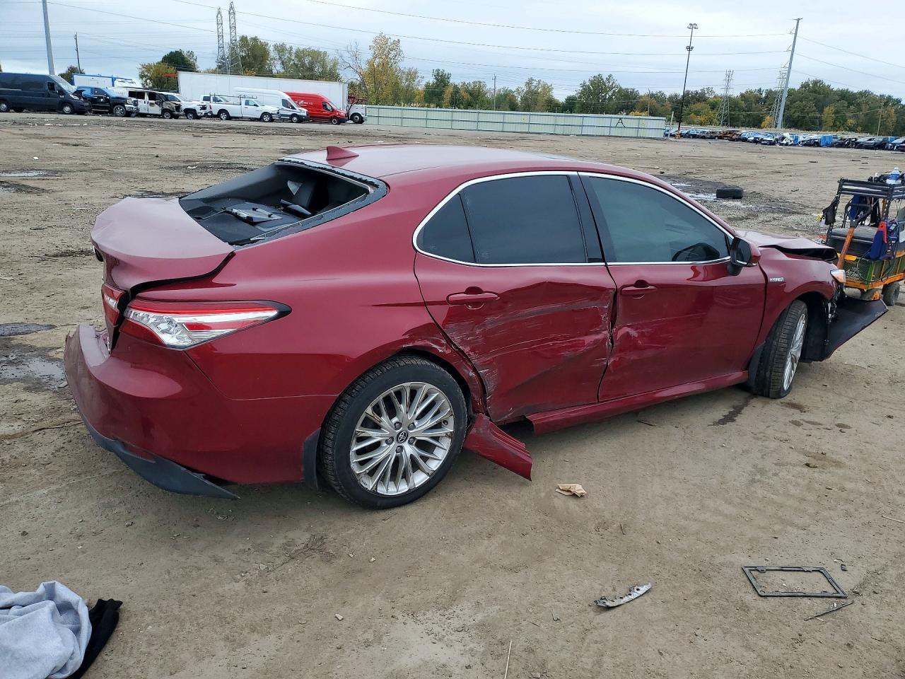 2020 Toyota Camry Xle - Фото 3