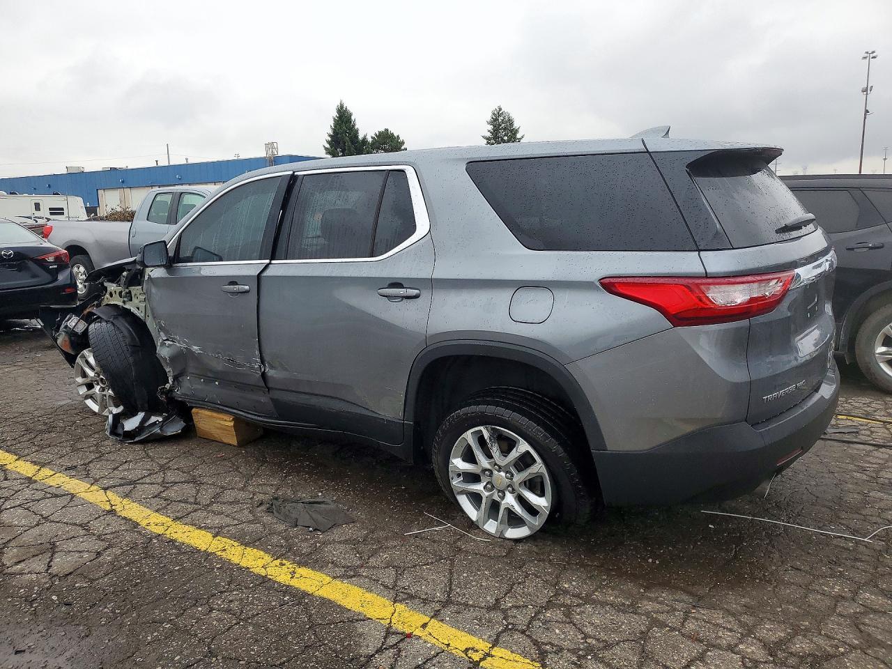 2018 Chevrolet Traverse Ls - Image 2