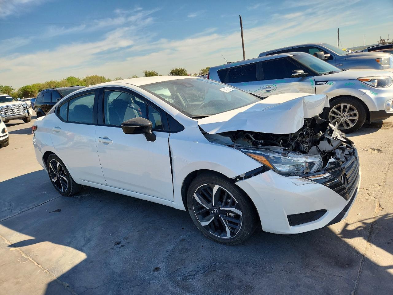 2025 Nissan Versa - Фото 4