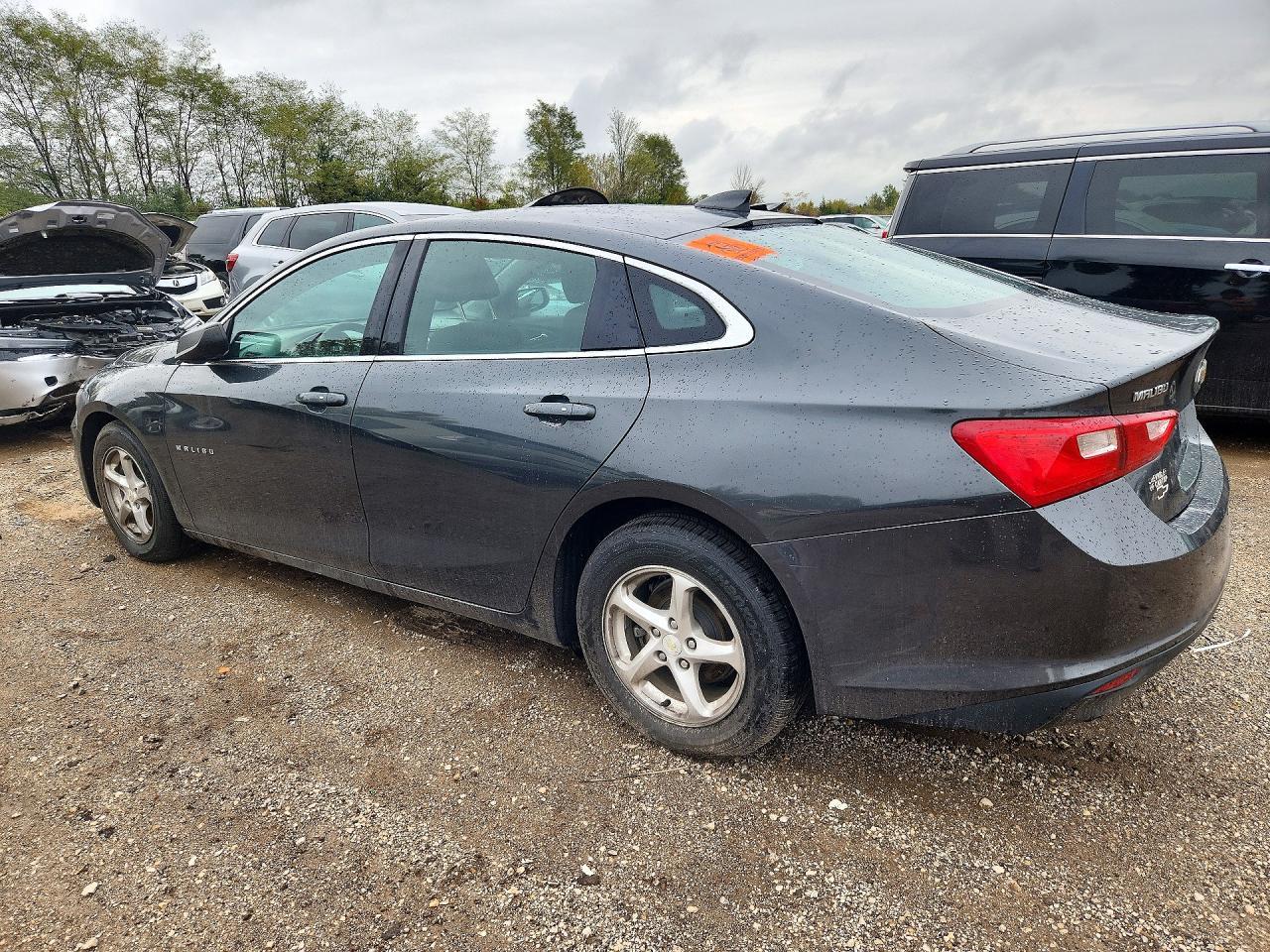 2017 Chevrolet Malibu Ls - Фото 2
