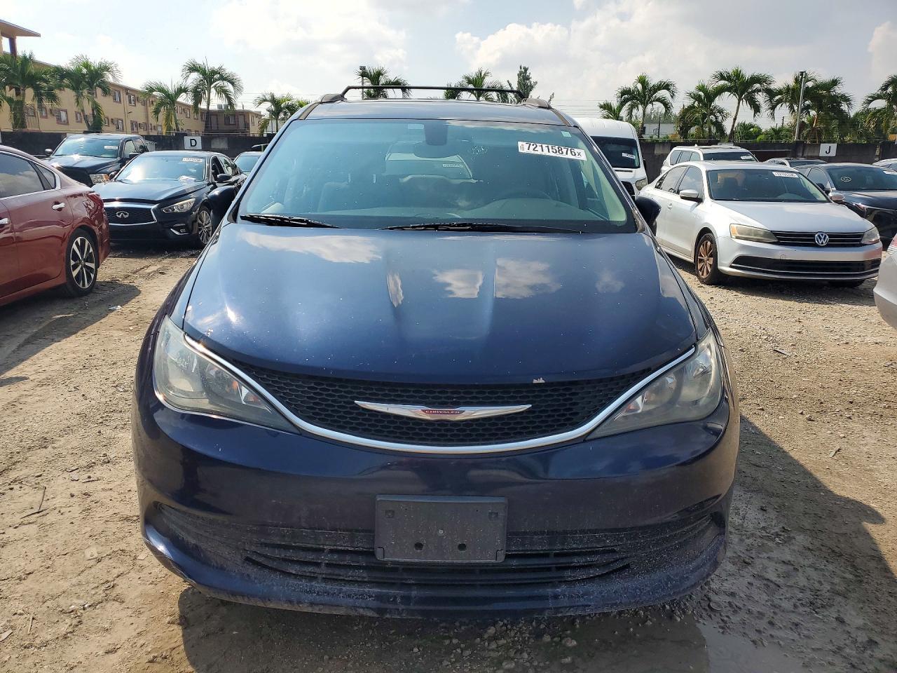 2017 Chrysler Pacifica Touring - Image 5
