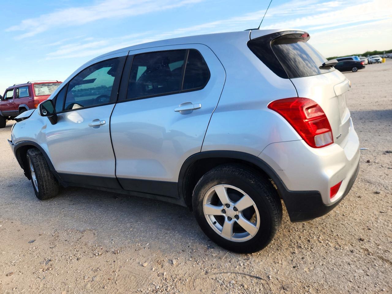 2018 Chevrolet Trax Ls - Фото 2