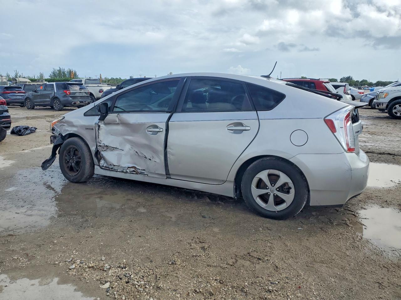 2013 Toyota Prius Three - Фото 2
