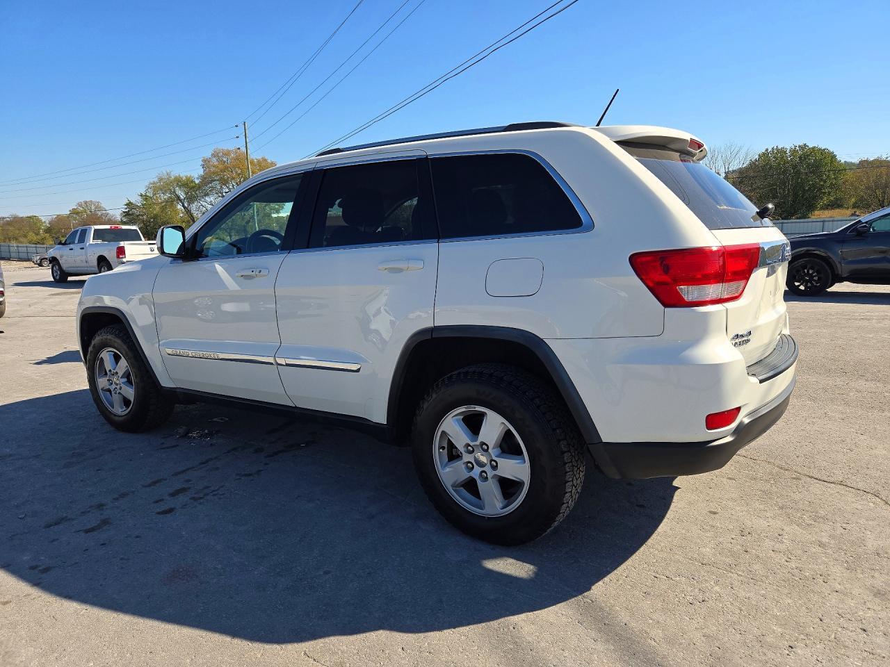 2011 Jeep Grand Cherokee Laredo - Фото 2