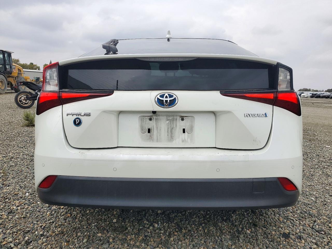 2020 Toyota Prius Le - Фото 6
