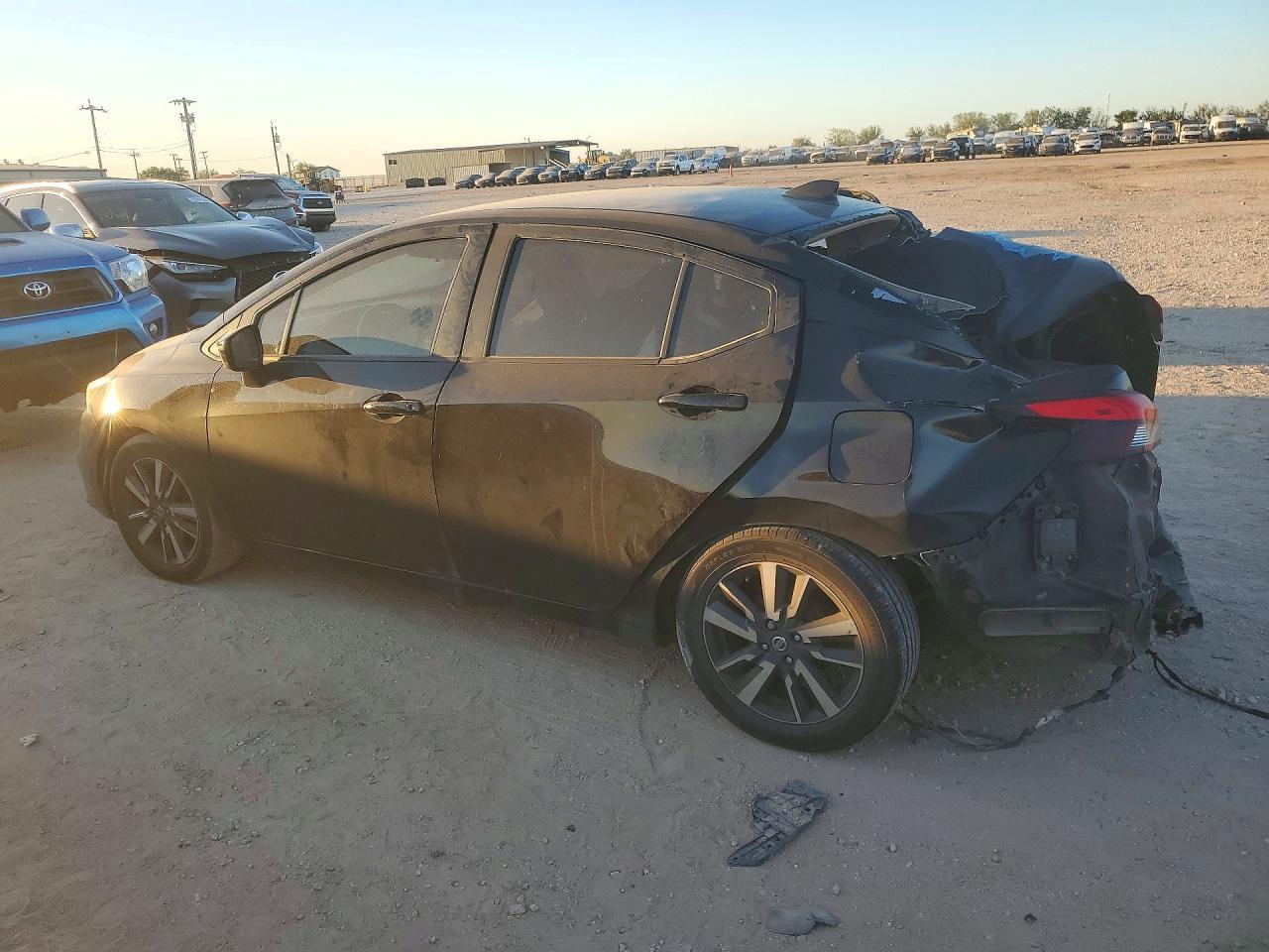 2021 Nissan Versa Sv - Image 2