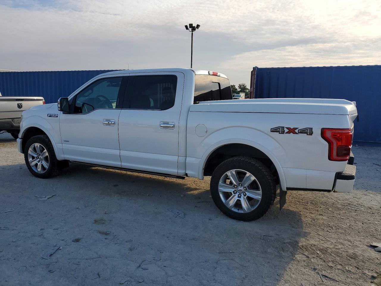 2016 Ford F150 Supercrew - Фото 2