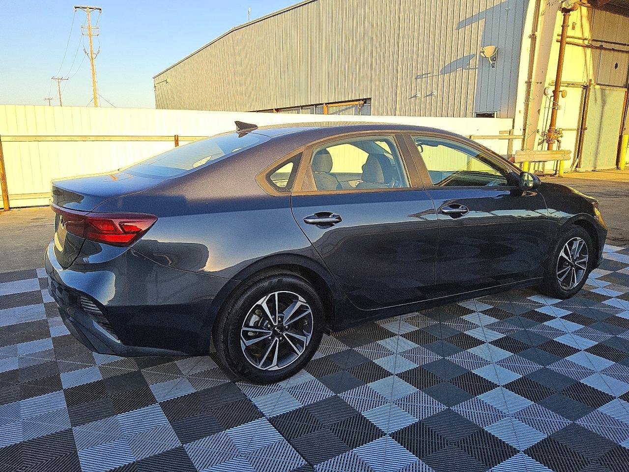 2024 Kia Forte Lxs - Фото 3