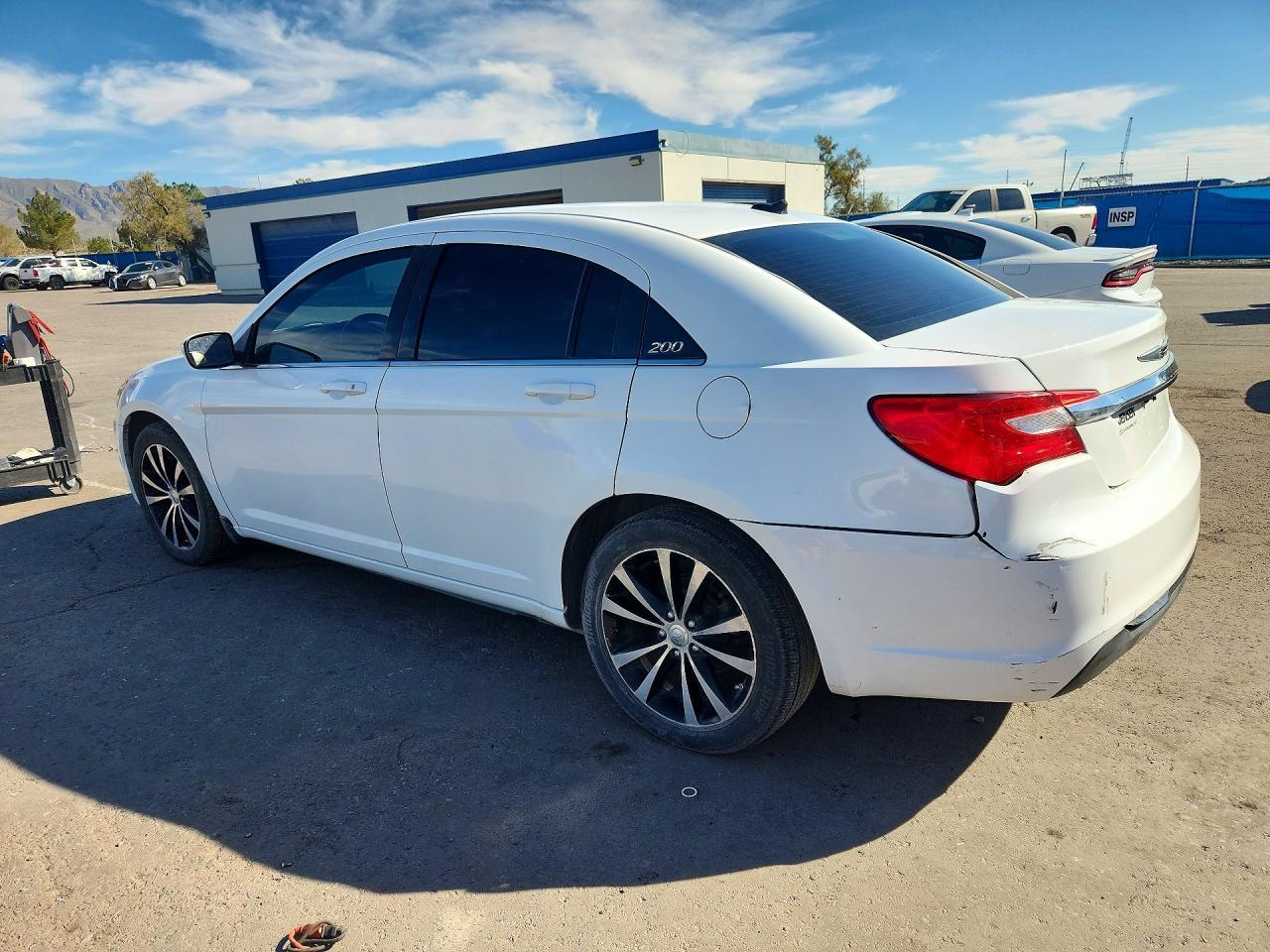 2012 Chrysler 200 Touring - Фото 2
