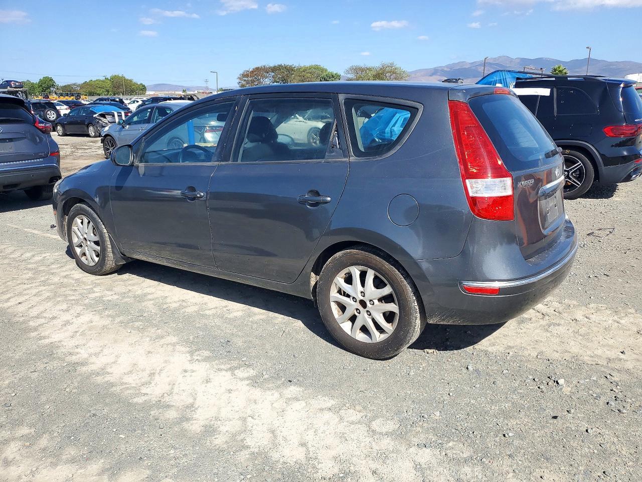 2009 Hyundai Elantra Touring - Image 2