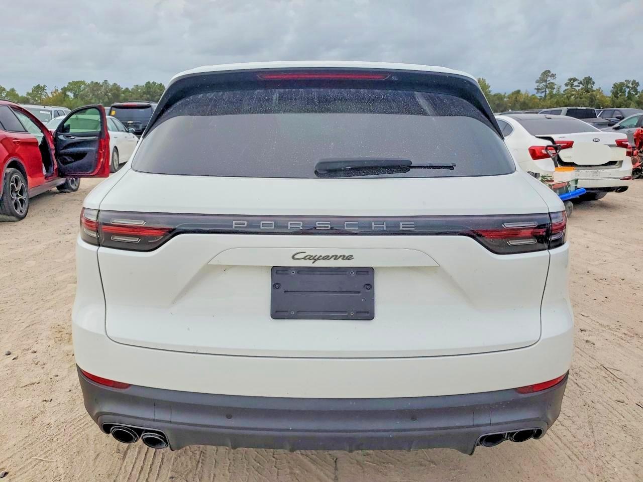 2023 Porsche Cayenne Platinum Edition - Image 6