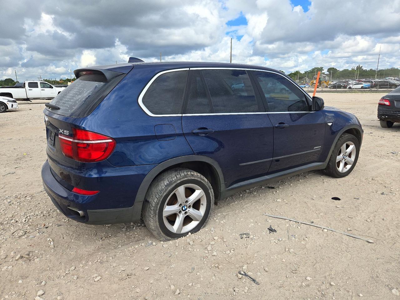 2011 BMW X5 xDrive50I - Фото 3