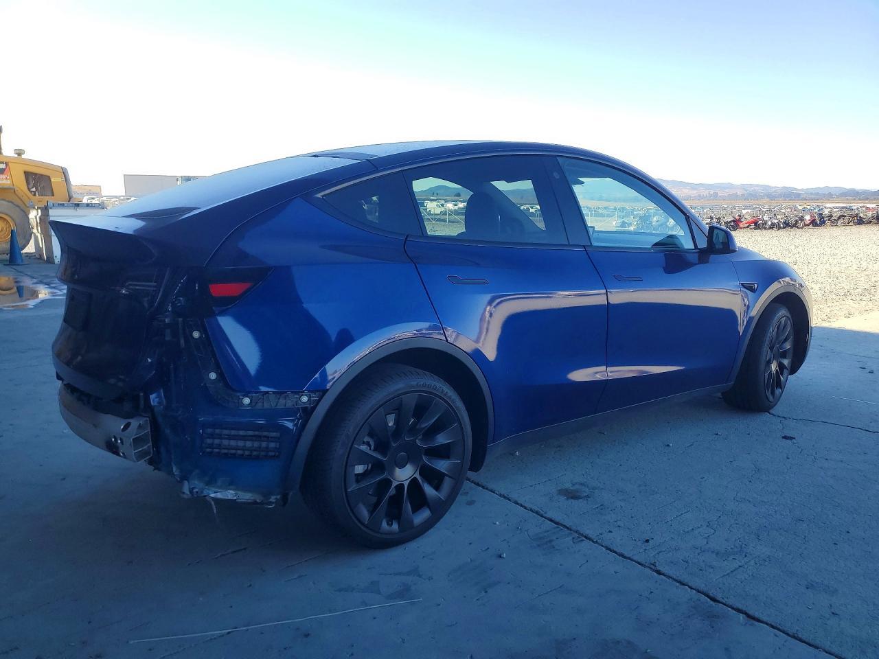 2023 Tesla Model Y - Фото 3