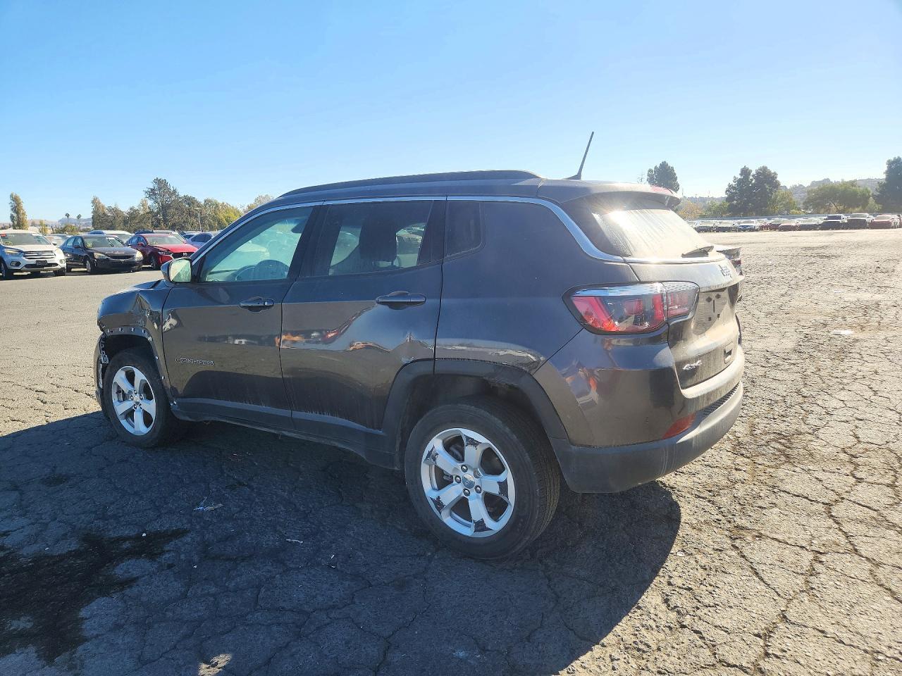 2020 Jeep Compass Latitude - Фото 2