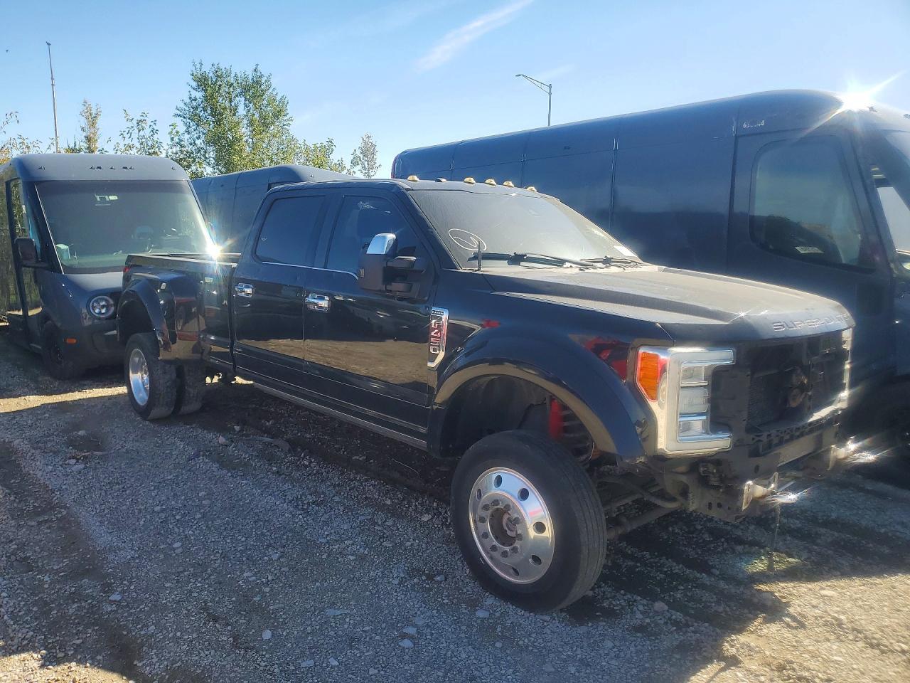 2017 Ford F450 Super Duty - Image 4