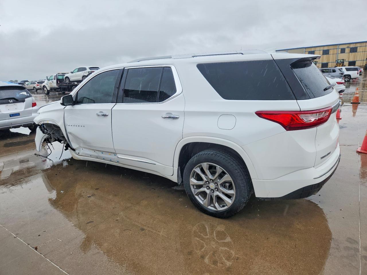 2018 Chevrolet Traverse Premier - Фото 2