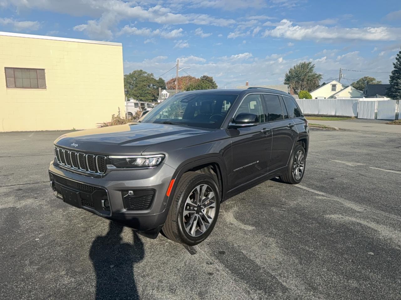 2022 Jeep Grand Cherokee Overland - Фото 2