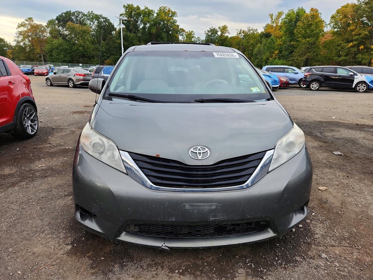 2013 Toyota Sienna Le 7-Passenger - Фото 5