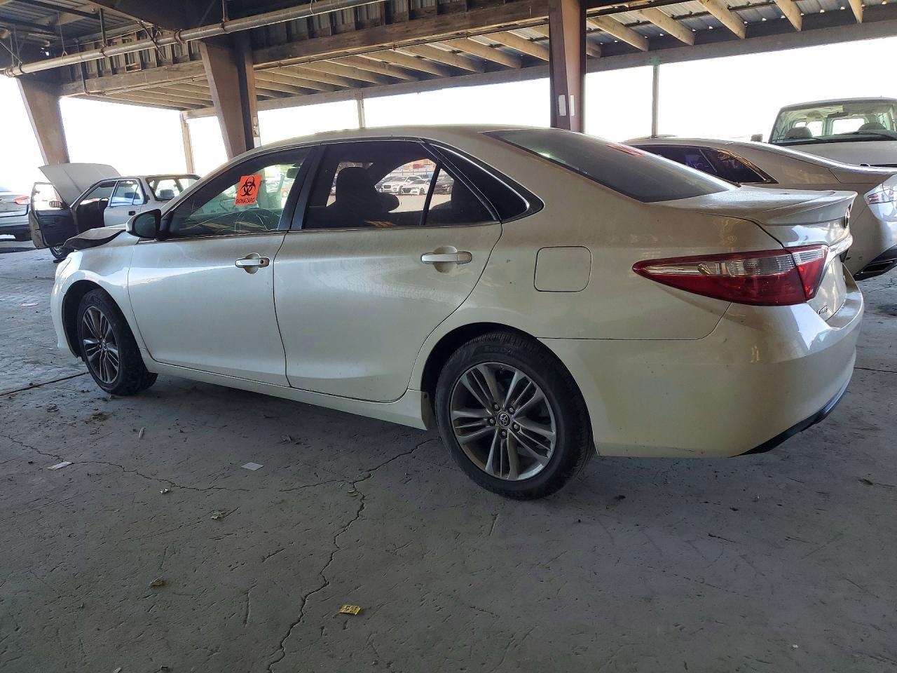 2016 Toyota Camry Se - Image 2