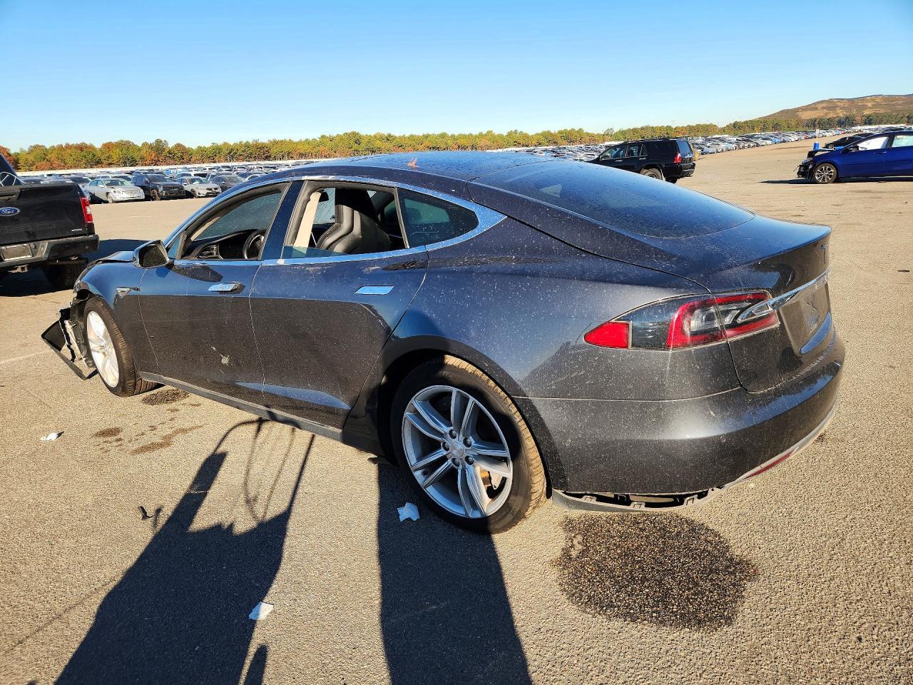 2015 Tesla Model S - Image 2