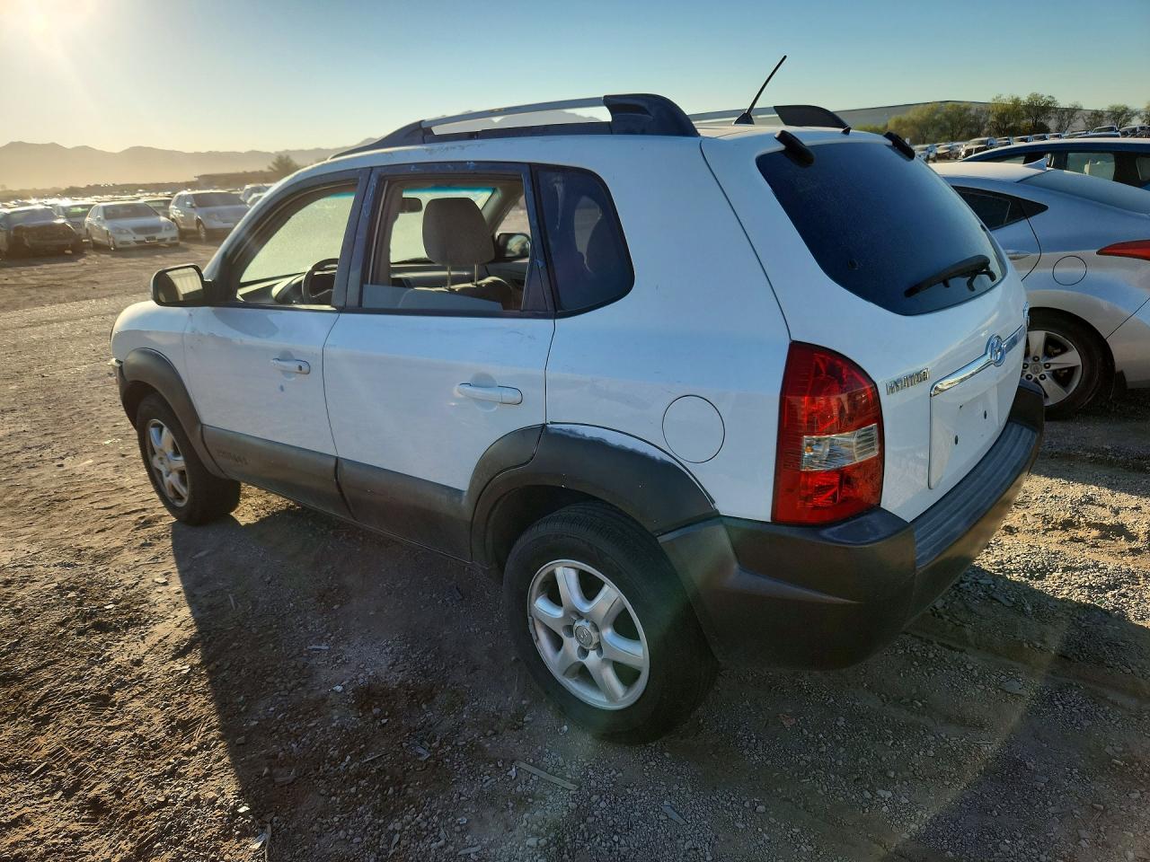2005 Hyundai Tucson Gls - Image 2