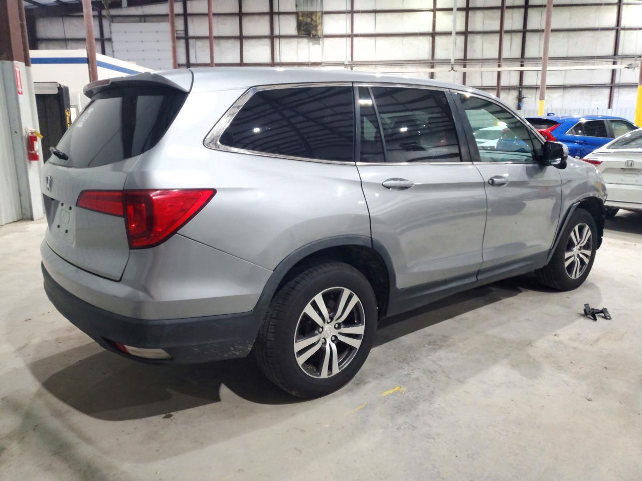 2017 Honda Pilot Exln - Image 3