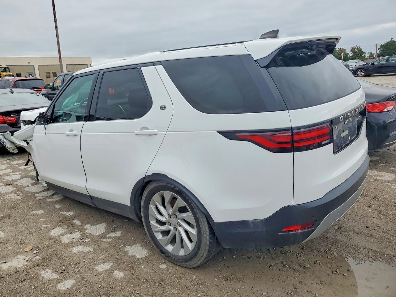 2024 Land Rover Discovery S - Image 2
