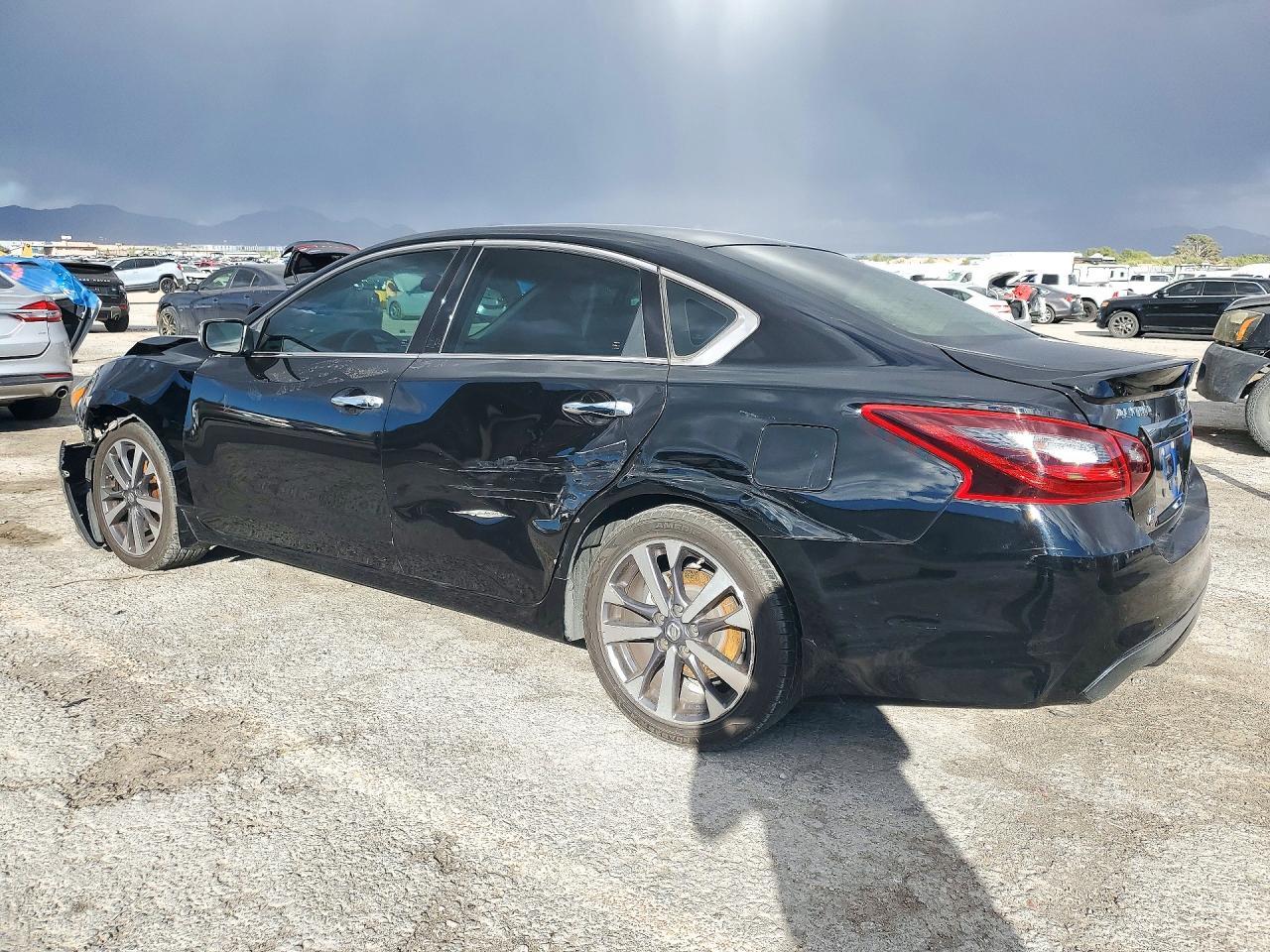 2017 Nissan Altima 2.5 Sr - Фото 2