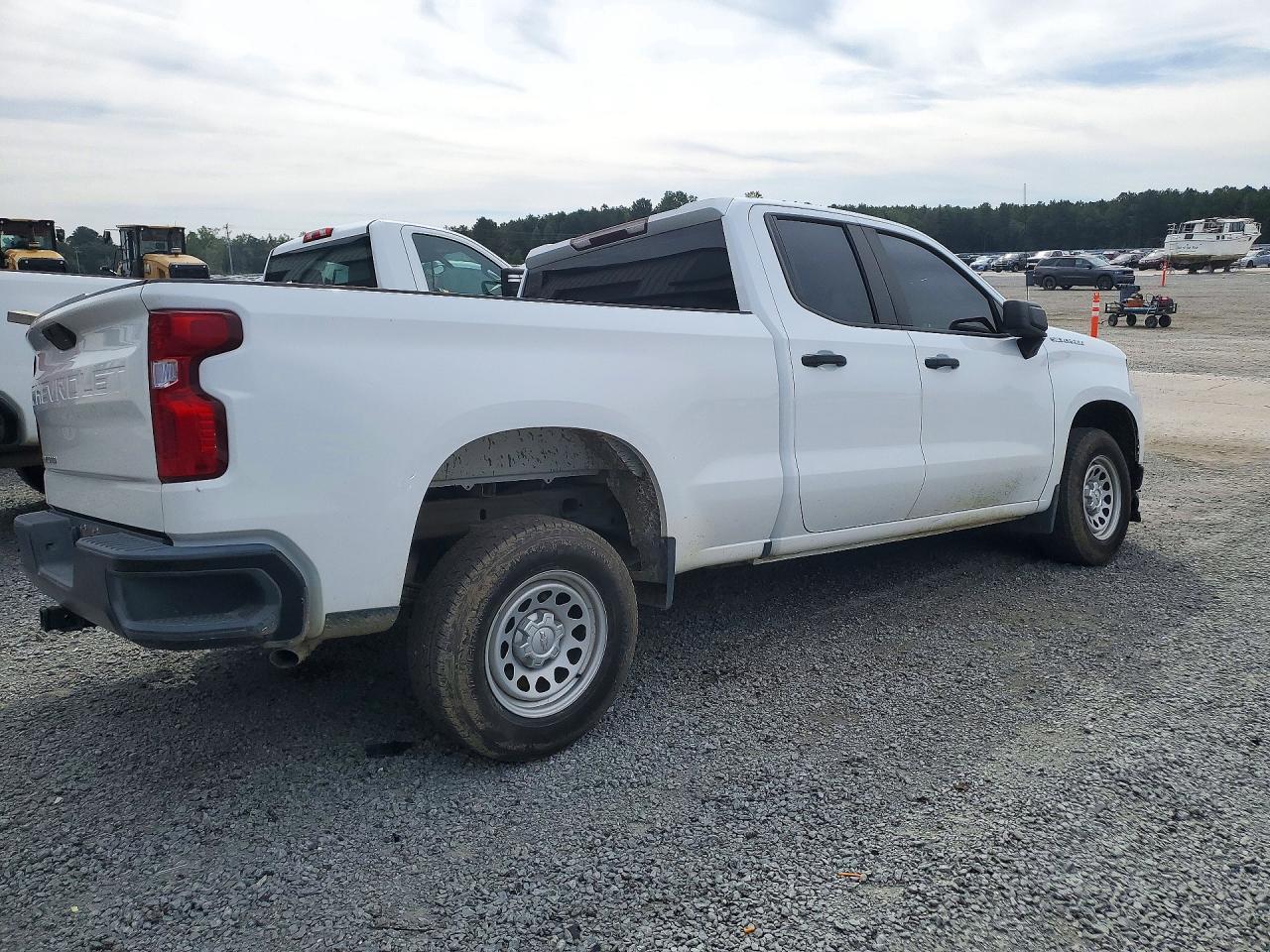 2021 Chevrolet Silverado C1500 - Фото 3