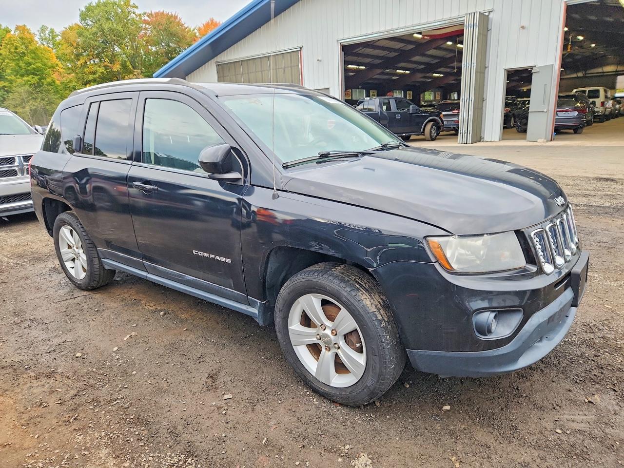 2014 Jeep Compass Latitude - Image 4