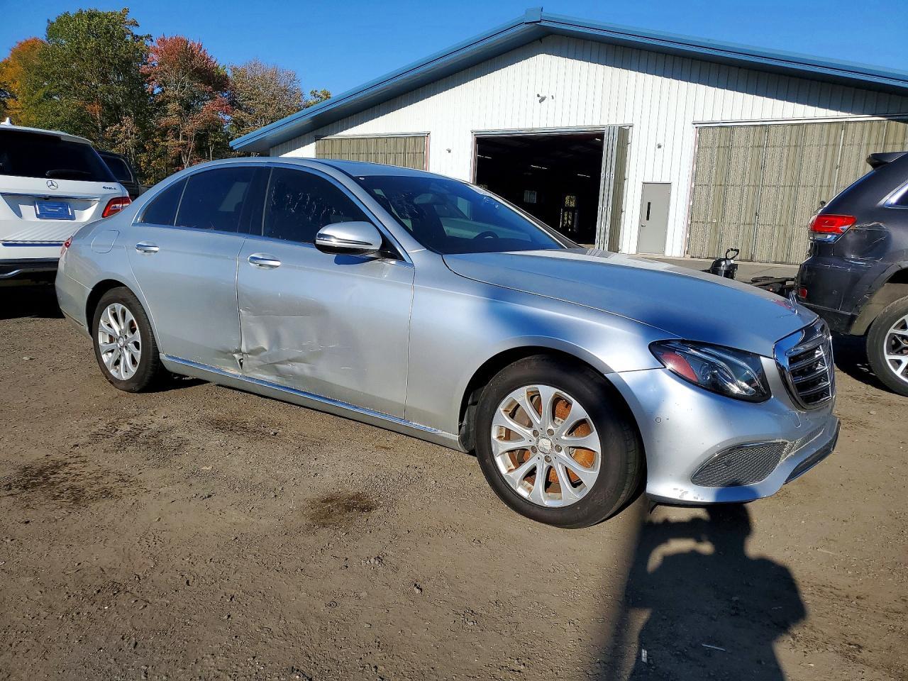 2017 Mercedes-Benz E 300 4Matic - Фото 4