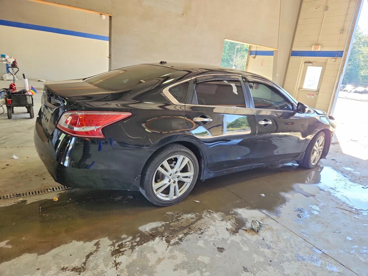 2013 Nissan Altima 3.5 S - Image 3