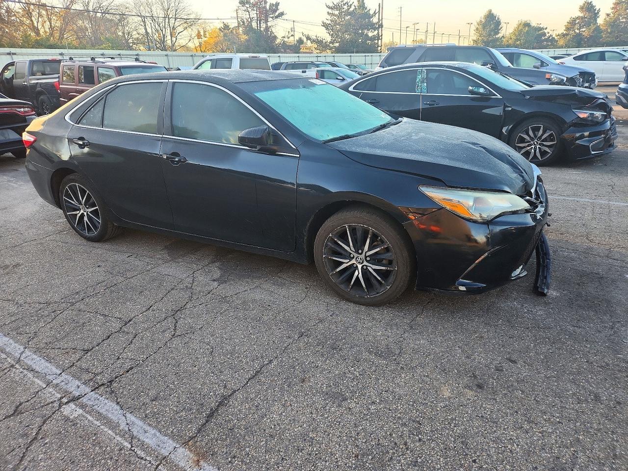2017 Toyota Camry Se - Фото 4