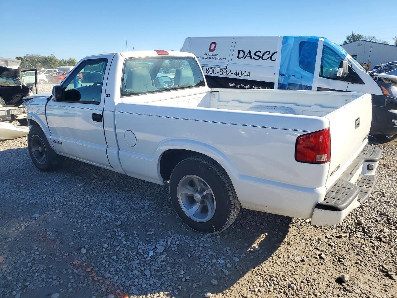 1999 Chevrolet S Truck S10 - Фото 2