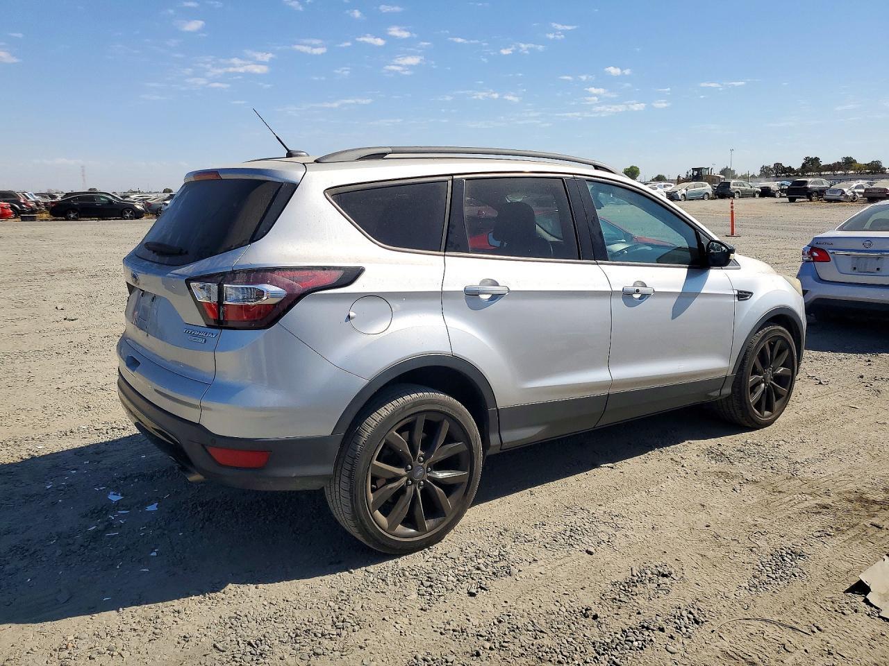 2017 Ford Escape Titanium - Фото 3