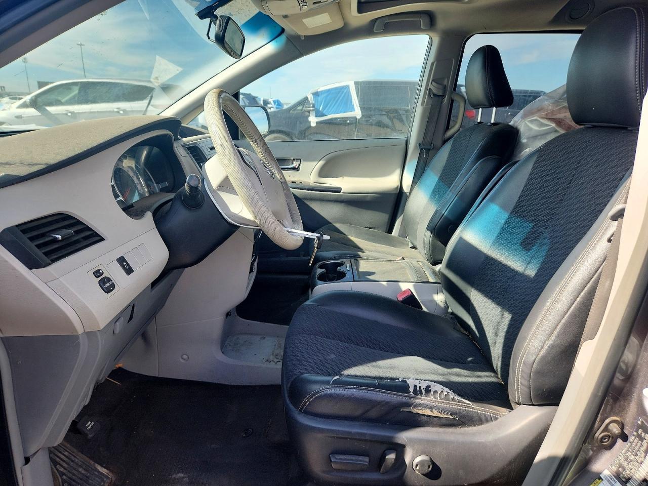 2014 Toyota Sienna Se 8-Passenger - Фото 7