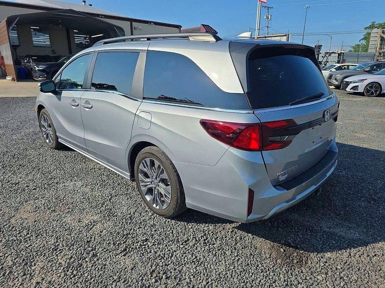 2026 Honda Odyssey Touring - Фото 2