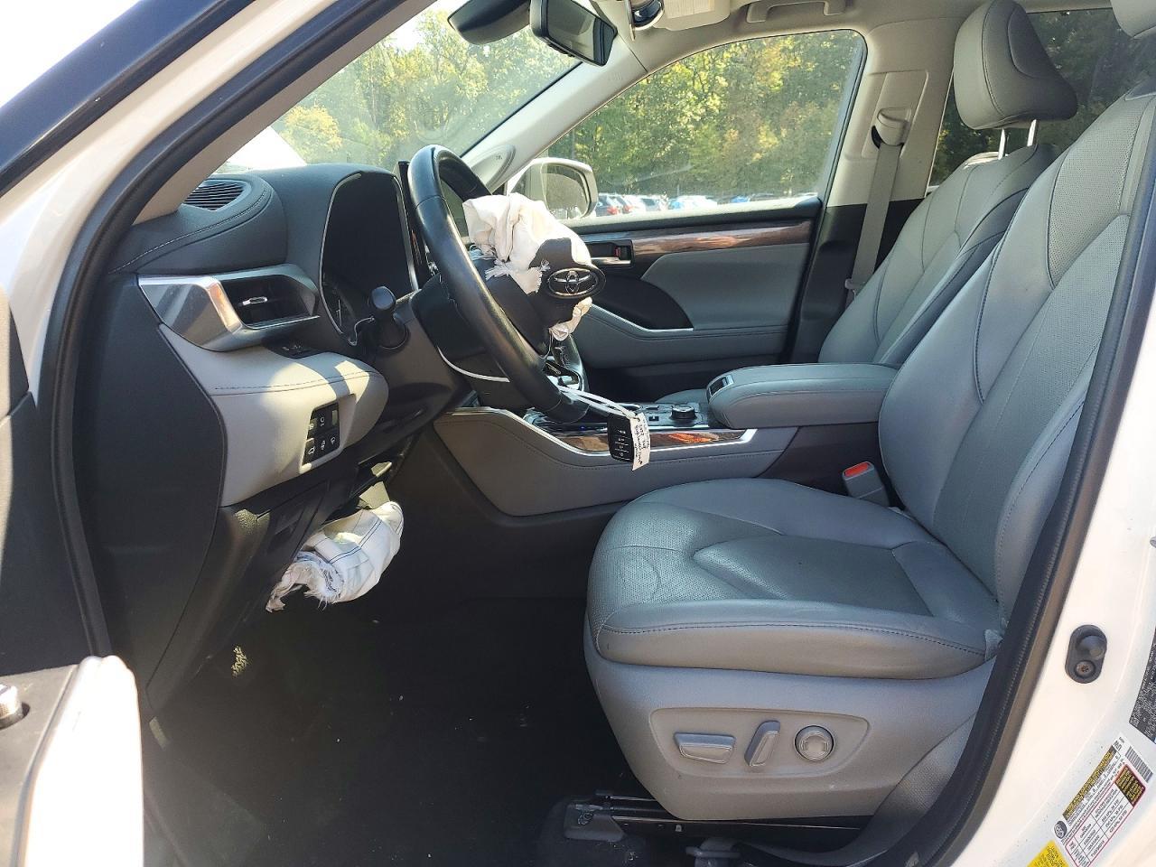 2022 Toyota Highlander Limited - Image 7
