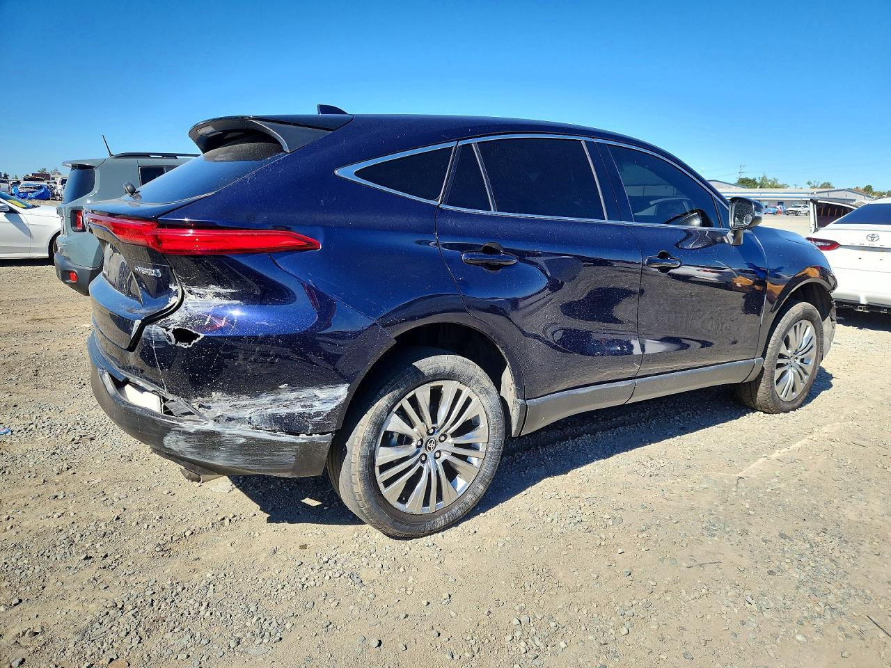 2022 Toyota Venza Le - Фото 3