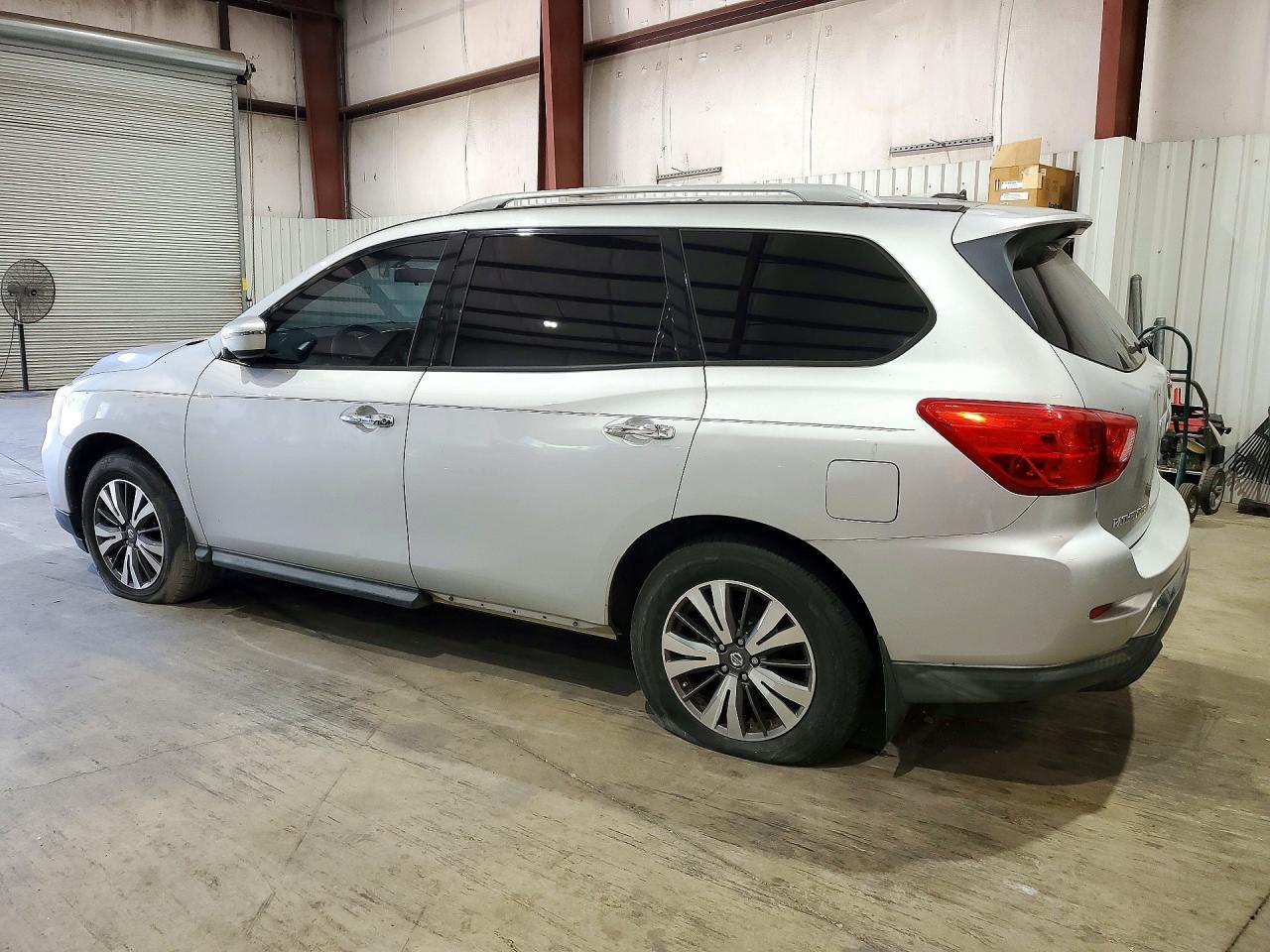 2017 Nissan Pathfinder S - Image 2