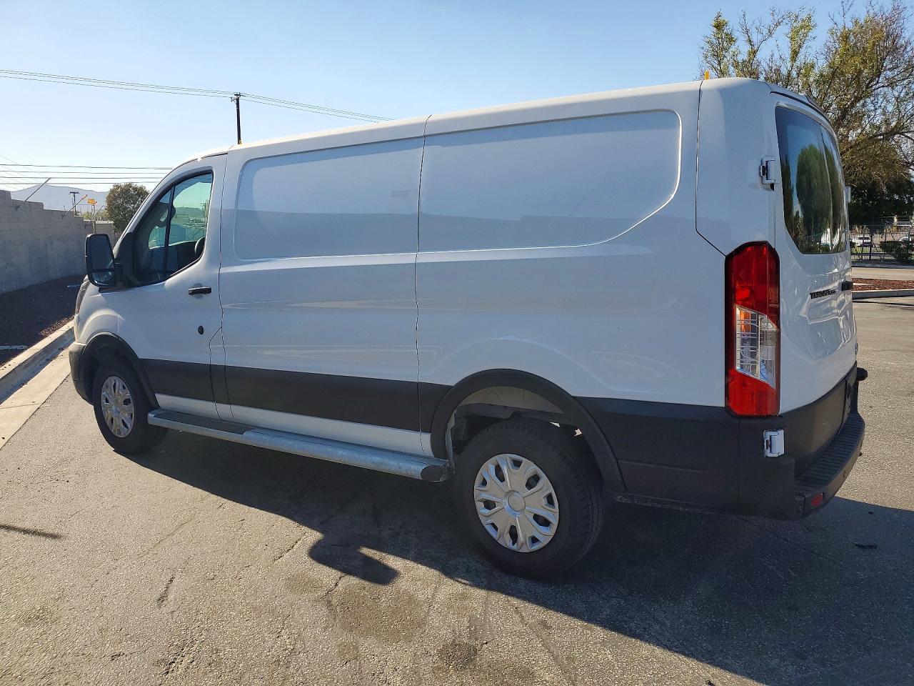2026 Ford Transit T-250 - Фото 2