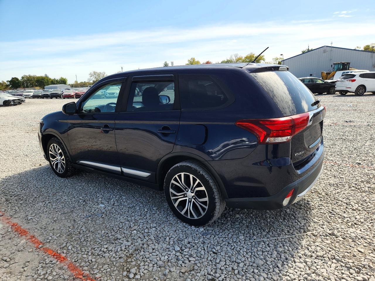 2016 Mitsubishi Outlander Se - Image 2