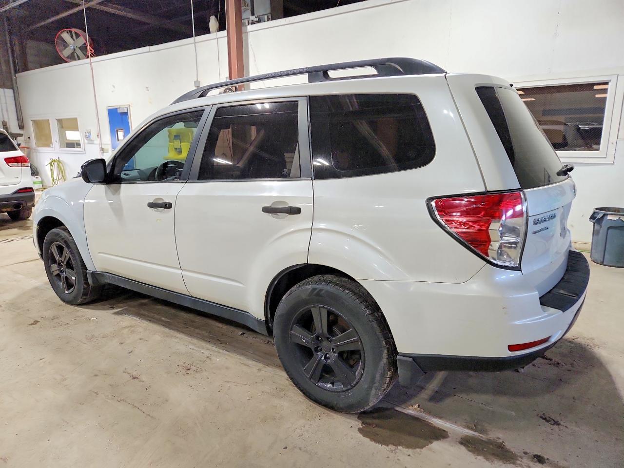 2011 Subaru Forester 2.5X - Фото 2